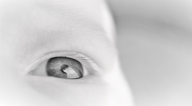 Do kdy má novorozenec rozostřený zrak: Vývoj zrakových schopností