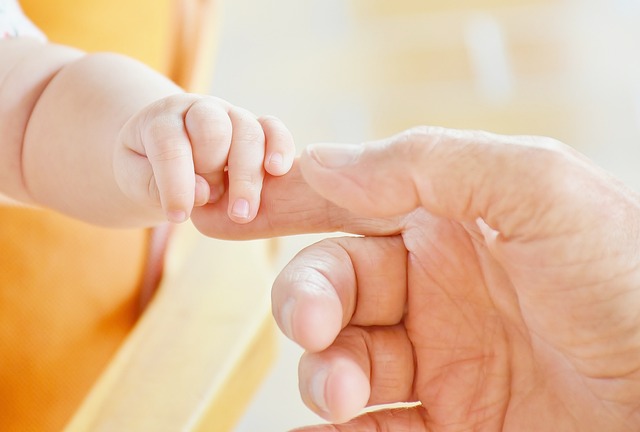 Změny v životním stylu rodičů, které mohou pomoci zmírnit pláč u novorozence