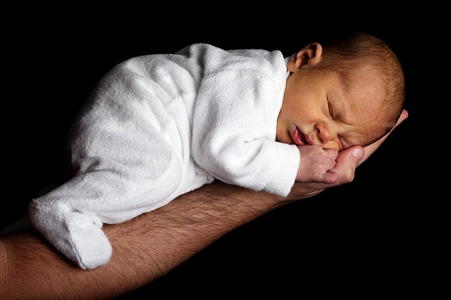 Příčiny škytavky u novorozených po⁢ kojení