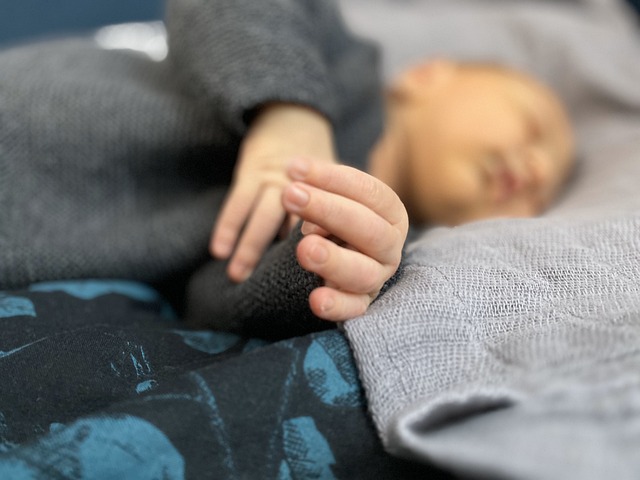 4. Důležitost spontánnosti a podněcení při kojení novorozenců: Jak dát svému dítěti prostor pro seberegulaci?