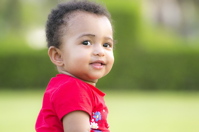 6. Vnímání tváří a emocí: Upoutávání pozornosti dvouměsíčního miminka na lidské výrazy a výrazy obličeje